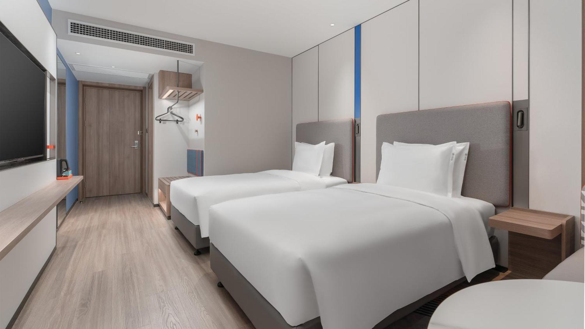 Holiday Inn Express Qingdao Shibei By Ihg Exterior photo