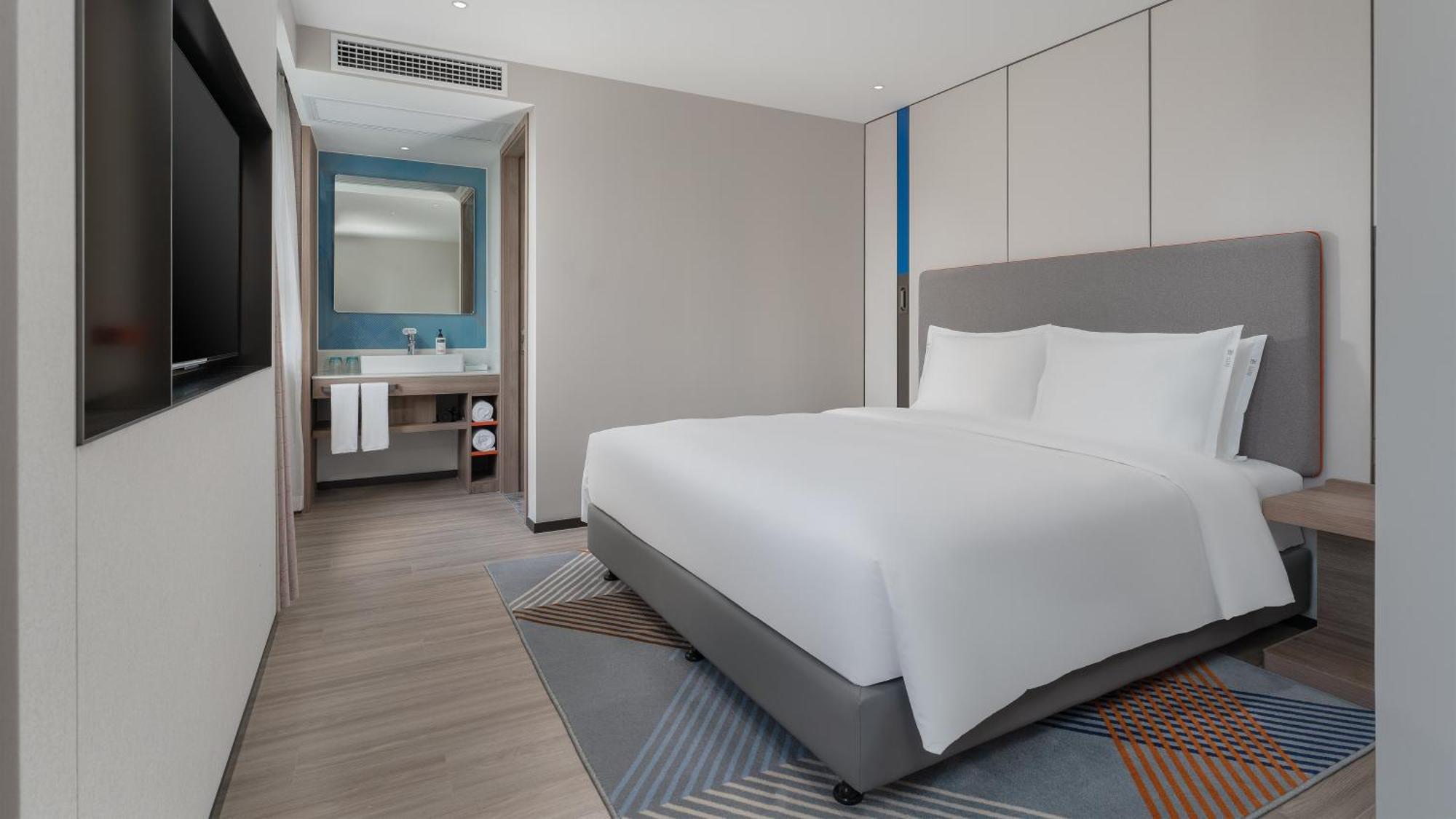 Holiday Inn Express Qingdao Shibei By Ihg Exterior photo