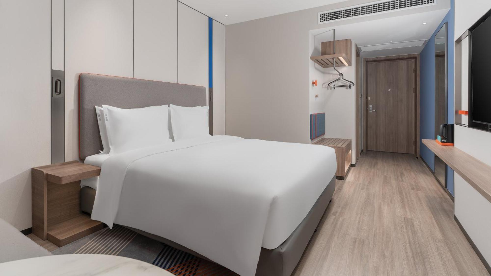 Holiday Inn Express Qingdao Shibei By Ihg Exterior photo