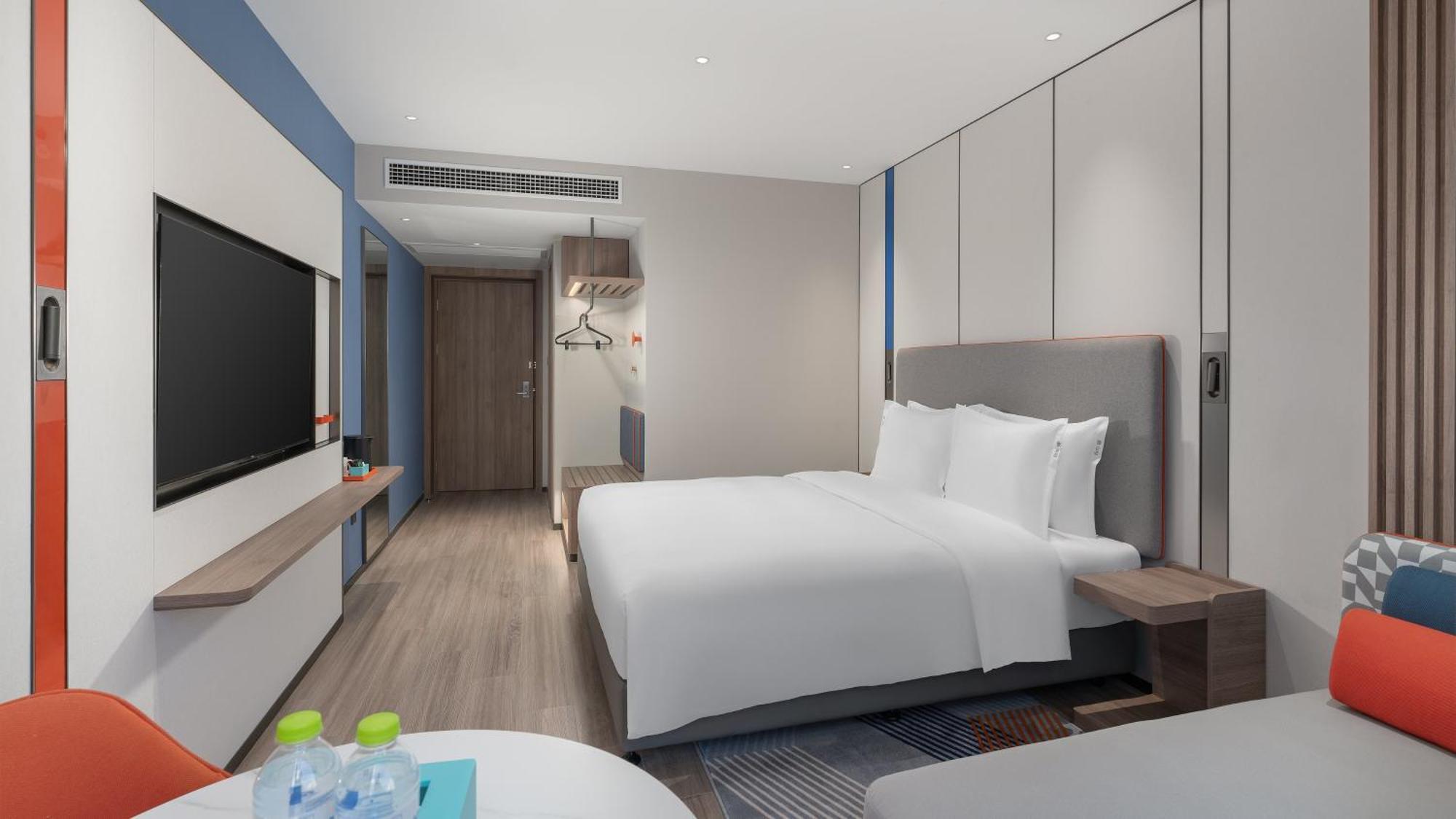 Holiday Inn Express Qingdao Shibei By Ihg Exterior photo